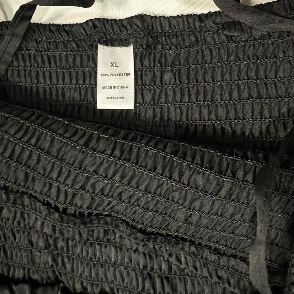 Elegant Black Smocked Women's Top - Picture 3 of 6